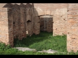 02820 ostia - regio v - insula vi - edificio (v,vi,3) - vorderer raum - mitte - bli ri norden - 01-2024.jpg